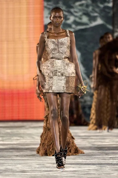 Look 14